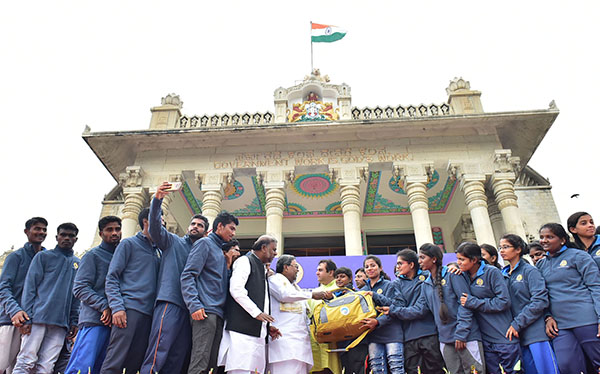 ವಿದ್ಯಾರ್ಥಿಗಳ ಪರ್ವತಾರೋಹಣ ತರಬೇತಿಗೆ ಸಿಎಂ ಸಿದ್ದರಾಮಯ್ಯ ಚಾಲನೆ